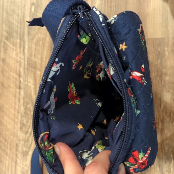 🎄🎅Vera Bradley Christmas mini hipster - Picture 7 of 8